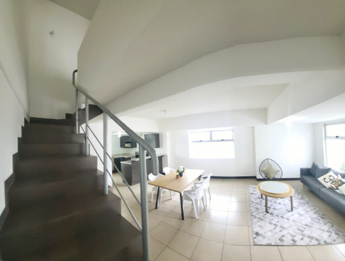 Apartamento en venta en zona 11 de 2 niveles col Toledo — foto 6