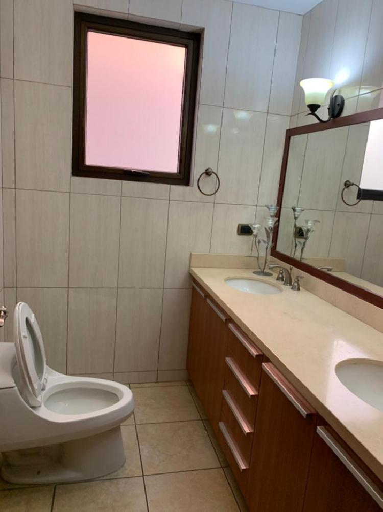 Rento lujoso apartamento en zona 14 — foto 12