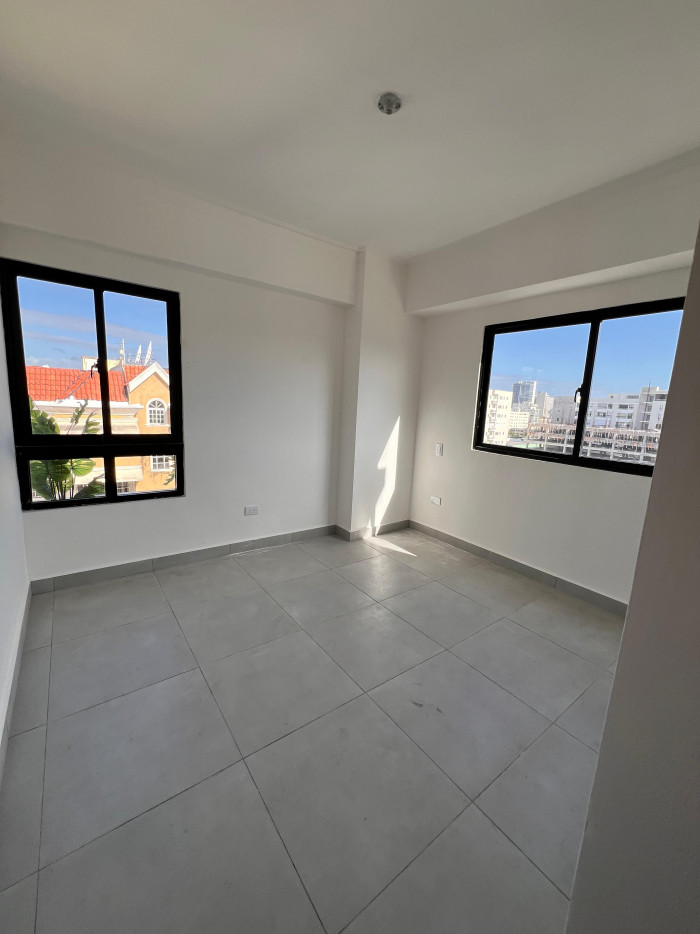 En Renta Apartamento en Evaristo Morales DN — foto 5