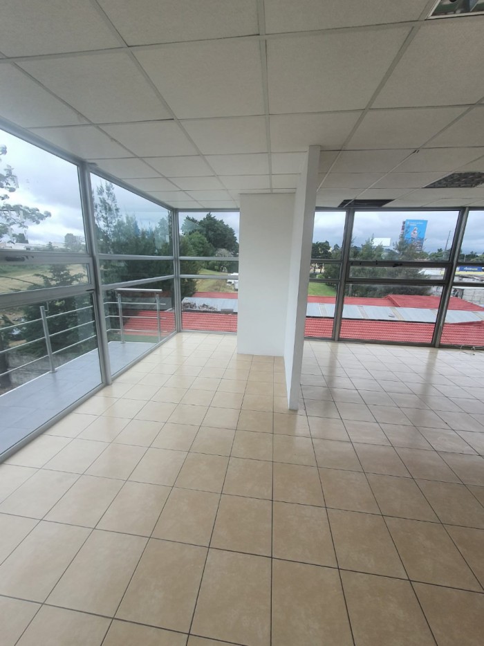 En Alquiler oficina en Ascend zona 9 Guatemala - Image 2