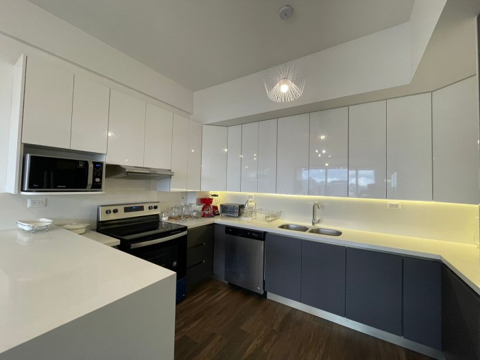 Plus Real Estate vende / renta apartamento en zona 10