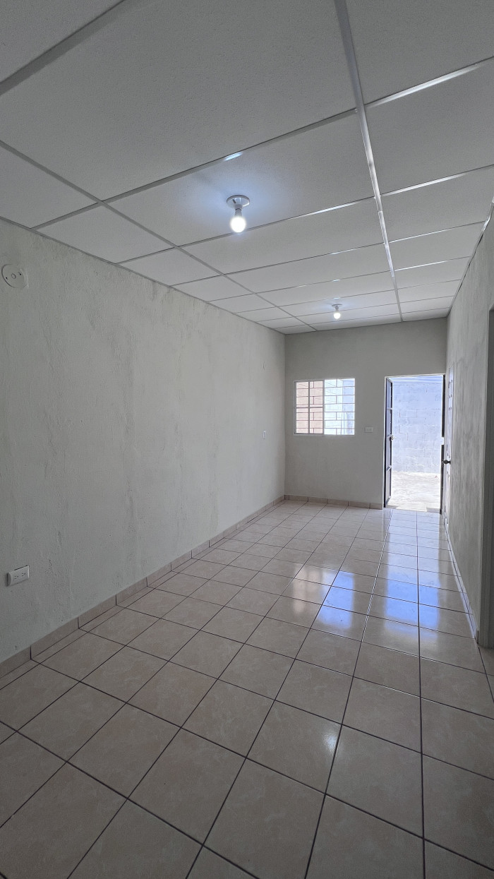 Casa en venta a 5 minutos de Paseo Venecia Soyapango - 3