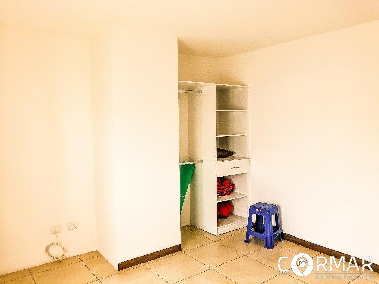 Apartamento amplio y con mucha iluminación se alquila - Image 5