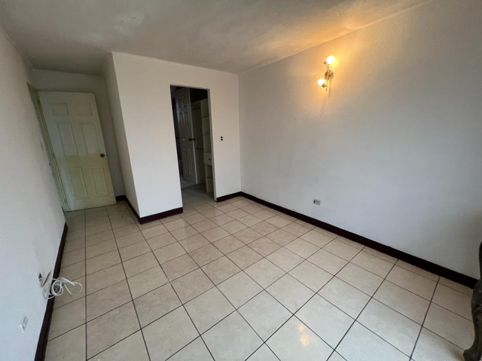 Casa En Venta En Alameda de Santa Clara Villa Nueva — foto 11