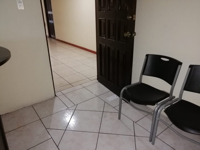 Plus Real Estate renta oficina en zona 9 — foto 2