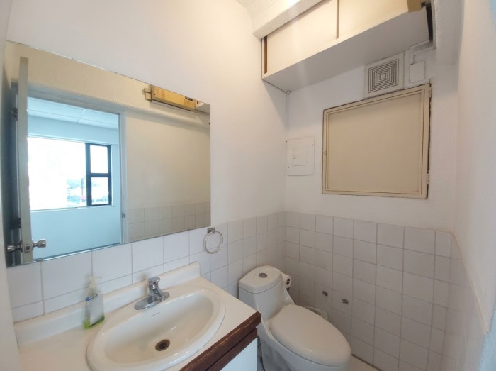 Oficina venta con 2 parqueos 20 calle Zona 10 — foto 10