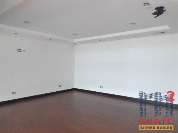 Oficina de 111.17 m2 de construcción en Renta, Zona 09 — foto 2