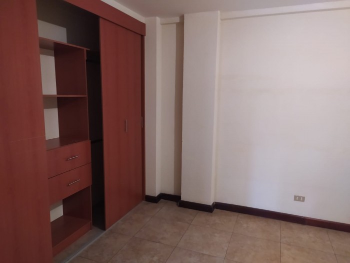 Rento amplio apartamento en buena ubicación zona 10. — foto 6