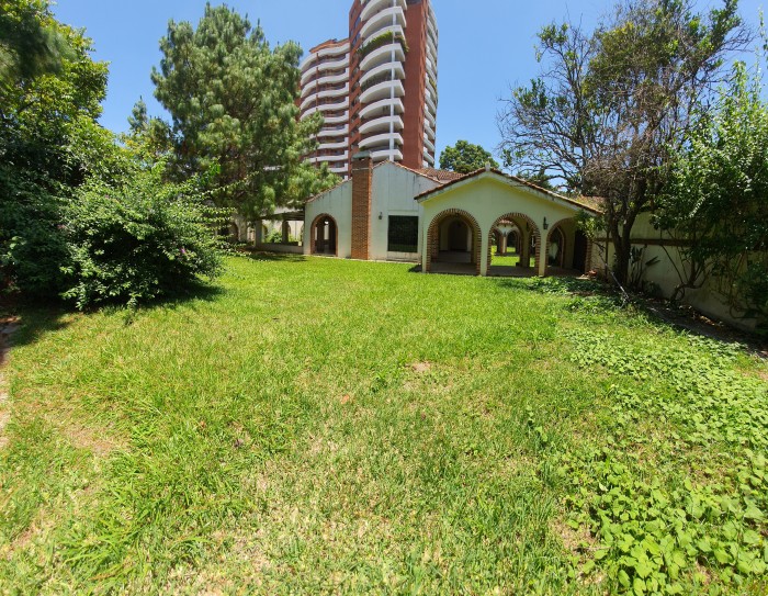 Casa en renta con uso suelo comercial zona 14 - Image 3