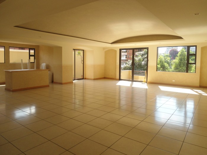 Alquilo Apartamento amueblado en zona 10 - Miniatura 2