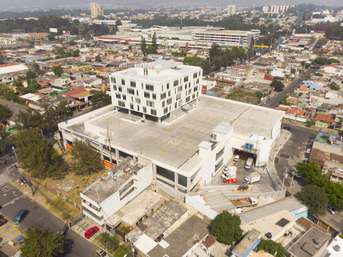 Local comercial en renta en zona 7 Calzada San Juan - Miniatura 3
