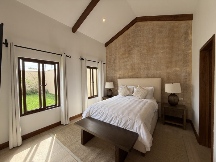 Venta de Casa Moderna en Condominio San Miguel Dueñas - Image 5