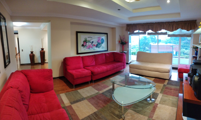 Apartamento en venta zona 10 con 3 habitaciones - Image 1