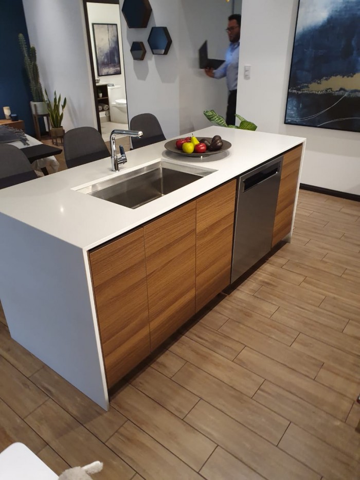 Apartamento en Venta en planos Zona 10 Guatemala. - Image 1