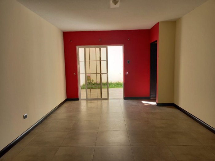 VENDO CASA EN CAÑADAS DEL ENCINAL, ZONA 7 DE MIXCO