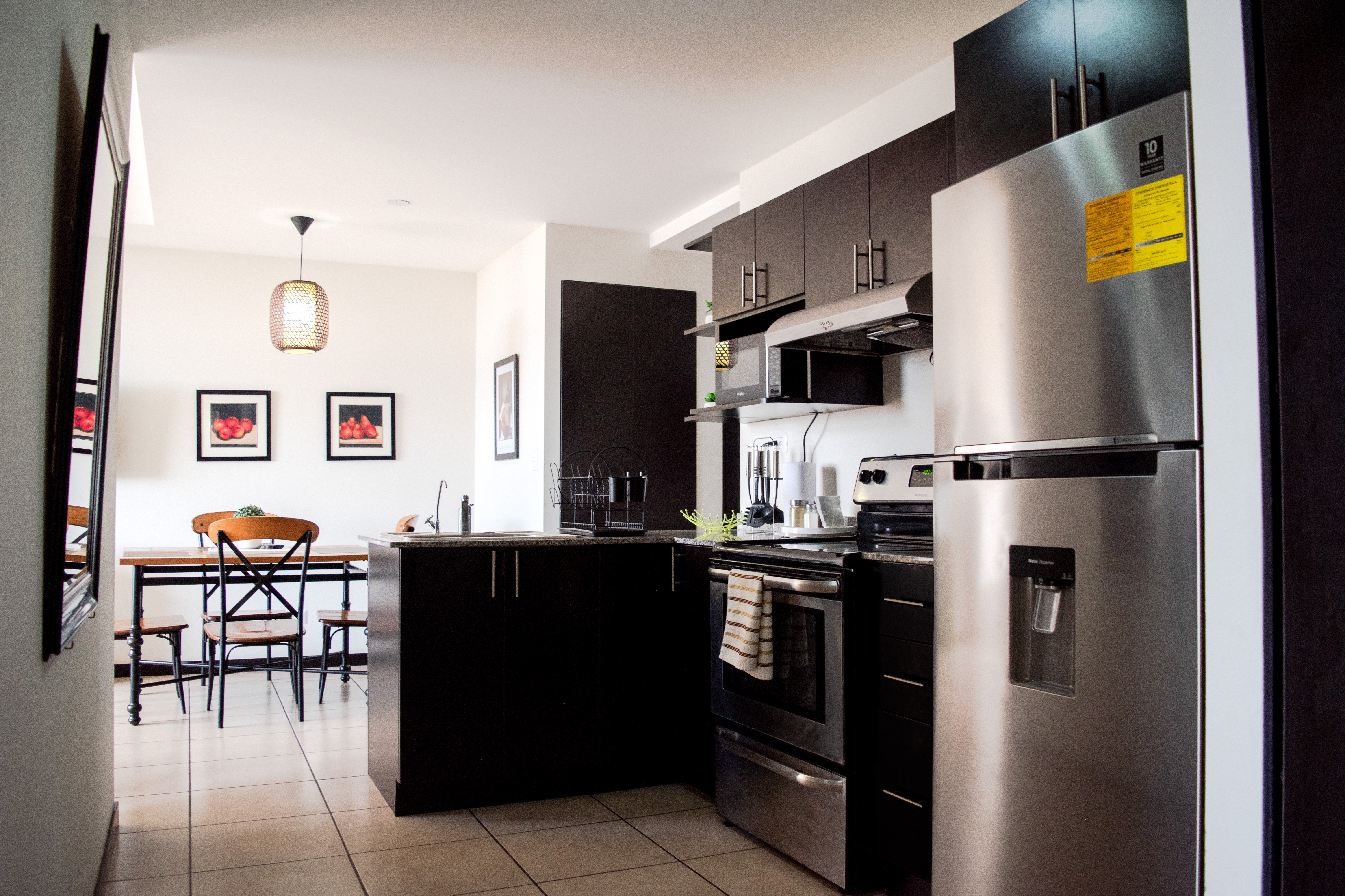 Apartamento en venta completamente amueblado en zona 9 - Miniatura 2