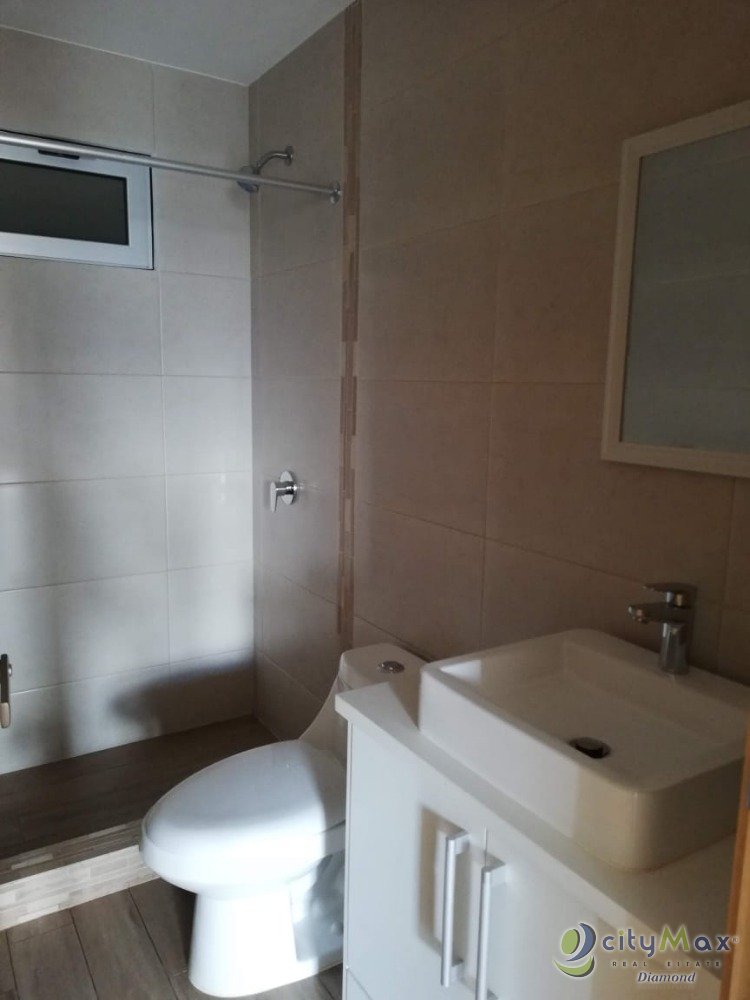 Apartamento de 2 habitaciones en zona 10 — foto 4