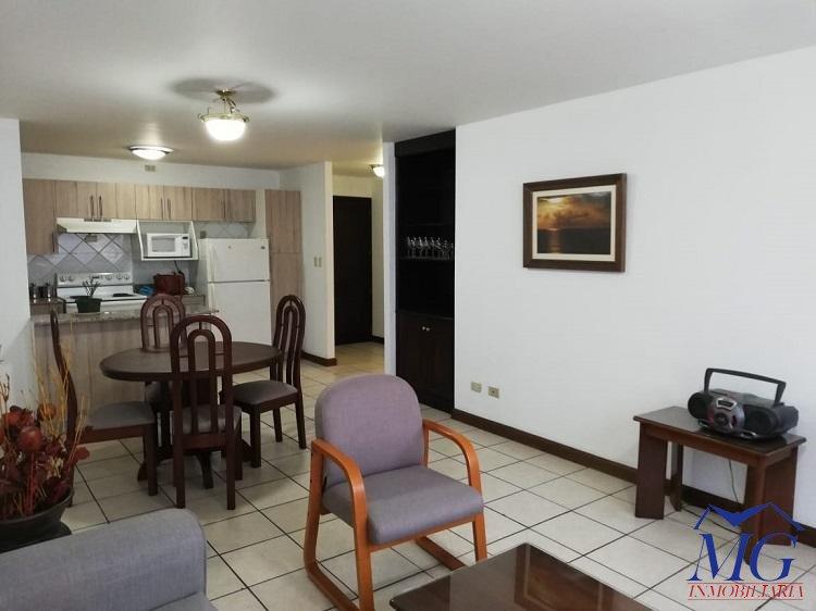 ALQUILO APARTAMENTO AMUEBLADO ZONA 14 ÁREA EUROPLAZA — foto 2