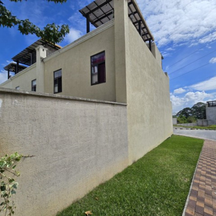 Casa en Venta Quintas Los Encinos Zona 7 de Mixco - Miniatura 3