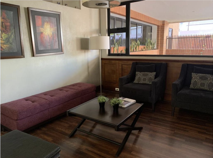 En Alquiler Apartamento amueblado en Zona 10 - 17