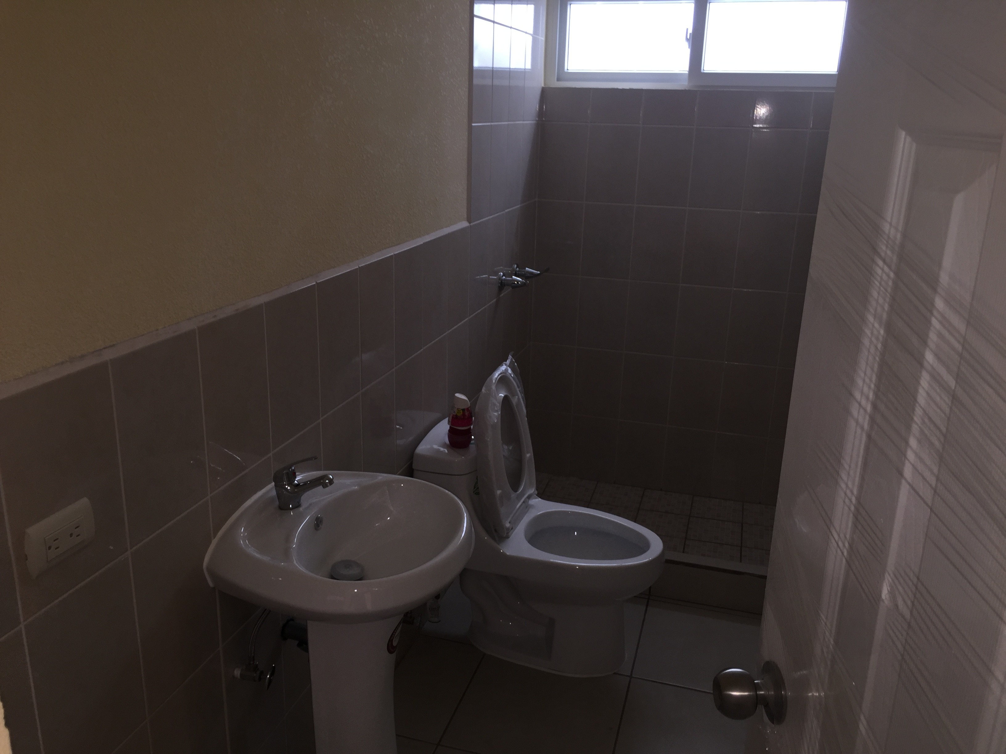 Apartamento Renta 3 Dormitorios Carr. a San Jose Pinula - 4