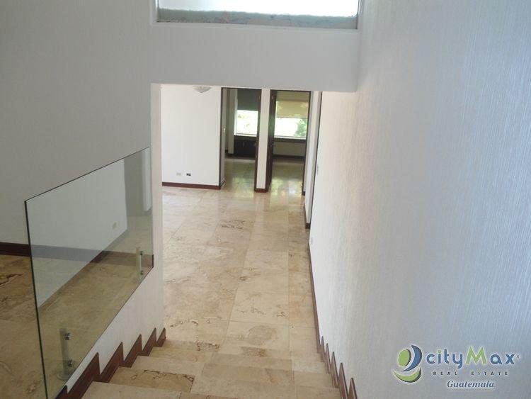 Hermosa casa en condominio zona 14 - Image 1