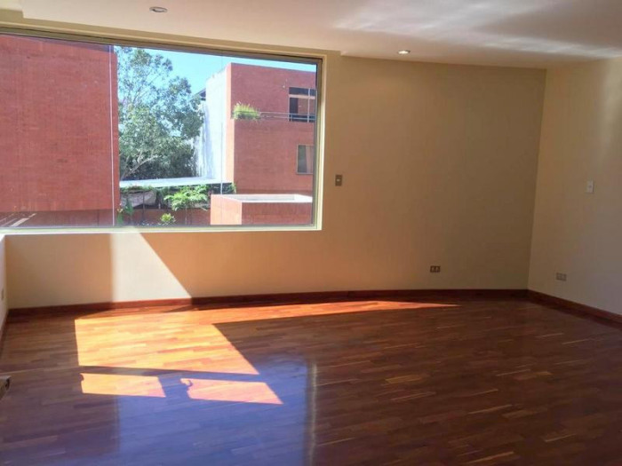 Plus Real Estate renta casa en zona 14