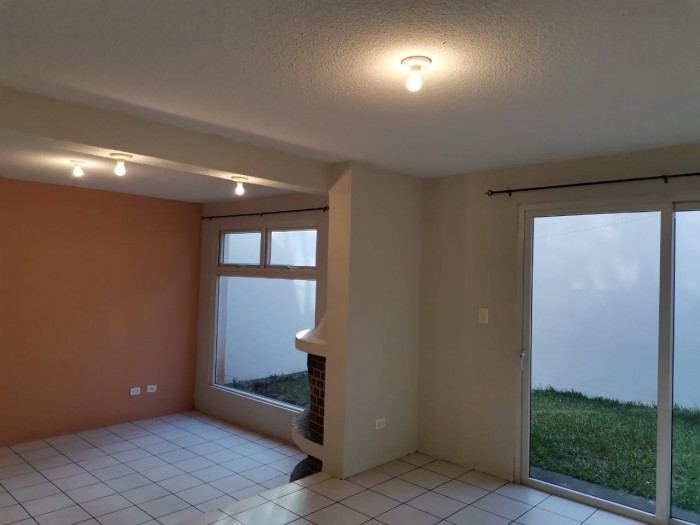 Vendo Amplia Casa en Altos de Pinares San Cristóbal. - Image 4