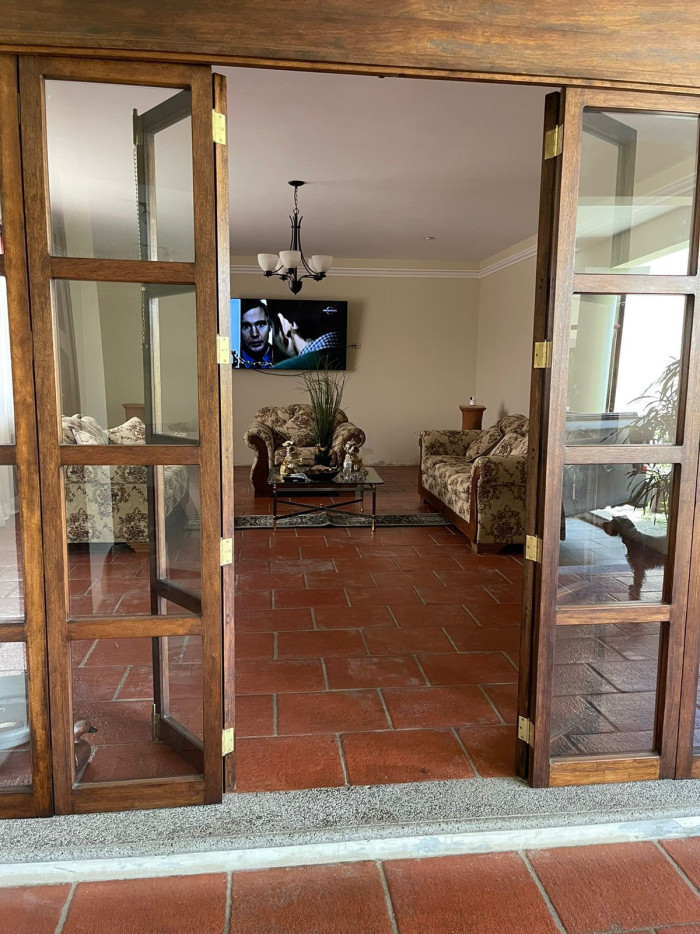 Casa grande en venta en Jutiapa sobre calle principal  - Miniatura 12