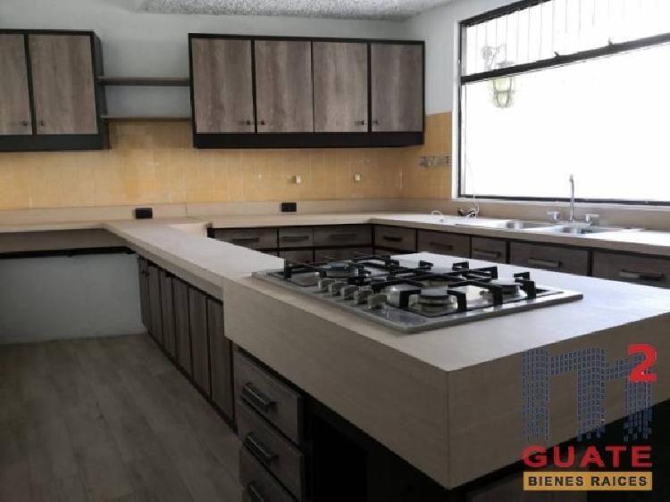 Casa de 315 m2 de construcción en Renta, Zona 15