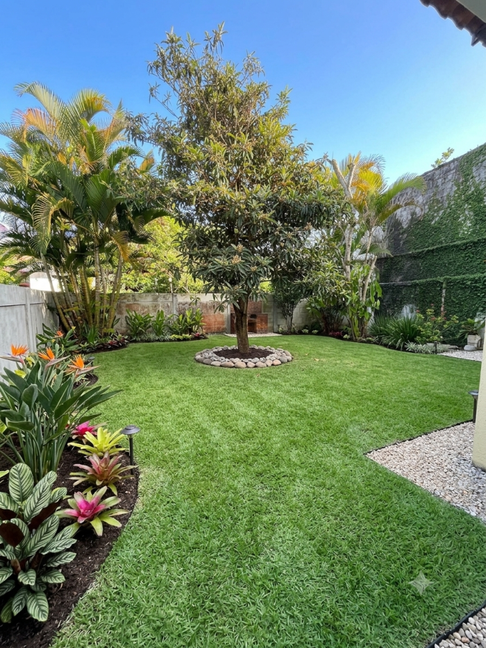 Casa sobre vía principal en Venta en Lourdes Zona 17 - Miniatura 6