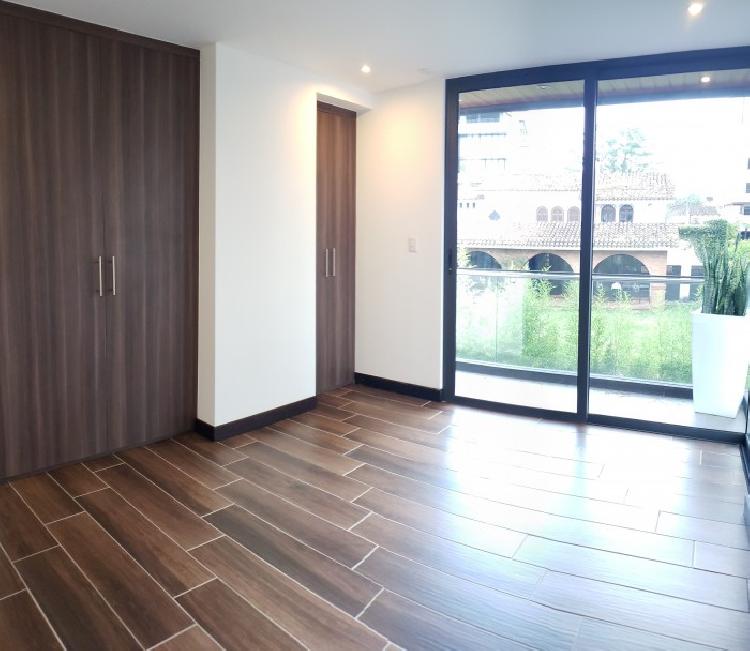 Vendo Apartamento con 169.60m2 en Zona 15 - Image 1