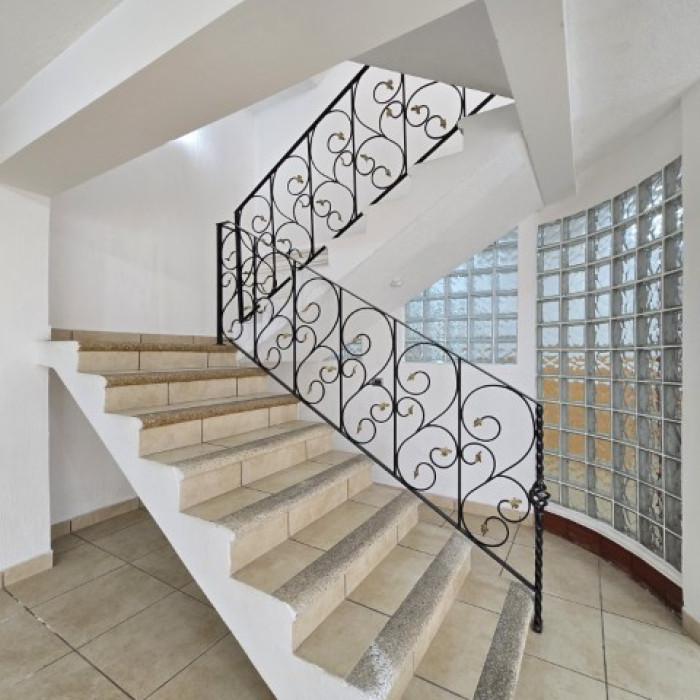 Casa grade en Venta Las Hojarascas Zona 1 de Mixco - Miniatura 10