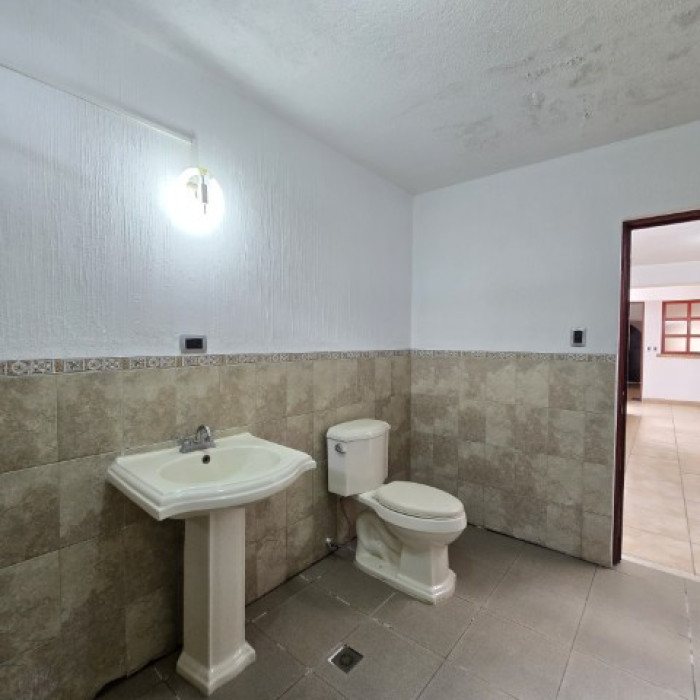 Casa grade en Venta Las Hojarascas Zona 1 de Mixco - Miniatura 24