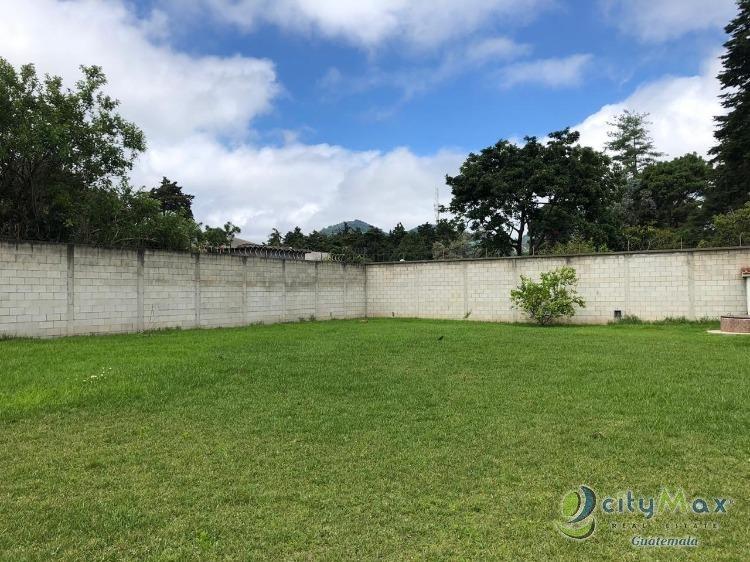 Terreno en Venta en Jardines de San Lucas Sacatepéquez - Miniatura 5