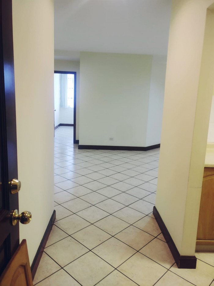 Rento apartamento amueblado en edificio de zona 10 — foto 3