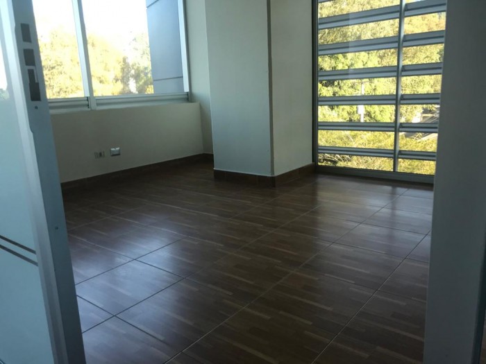 Oficina en alquiler en Domani Zona 15 - Image 1
