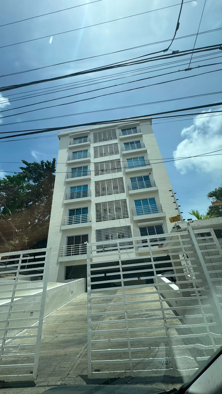 Apartamento en Venta en Evaristo Morales, Santo Domingo - 1