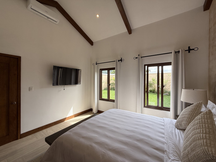 Venta de Casa  Moderna en Condominio San Miguel Dueñas - Miniatura 6