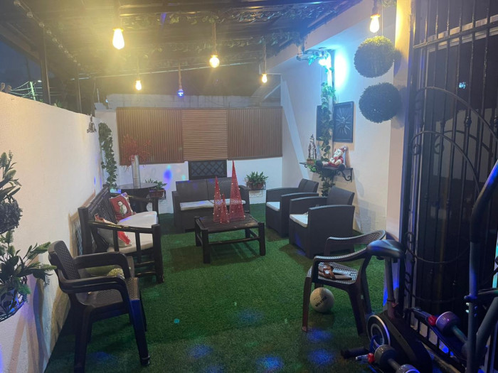 VENTA DE CASA CON PATIO EN LLANOS DE GURABO - 5