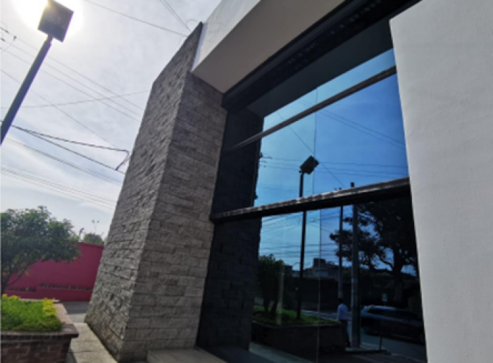 Plus Real Estate renta Edificio de 2 niveles en zona 14