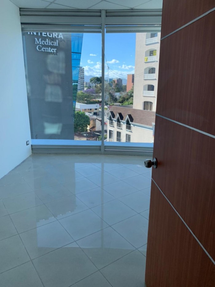 Oficina o clínica en renta en zona 10 Edificio Sixtino - Miniatura 2