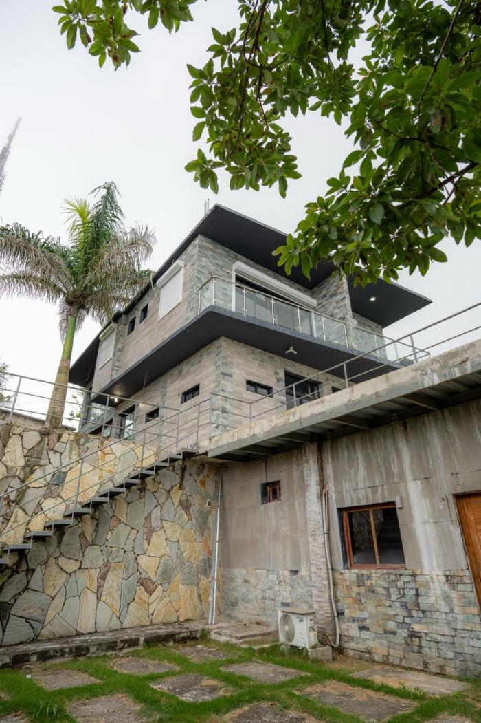 Venta de Espectacular Villa, La Colonia San Cristobal - 25