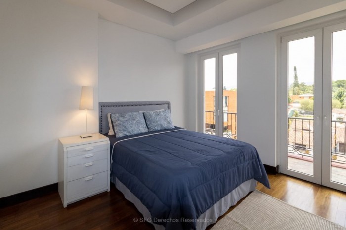 Apartamento Amueblado en Zona 14 de la Quinta Avenida - Image 4
