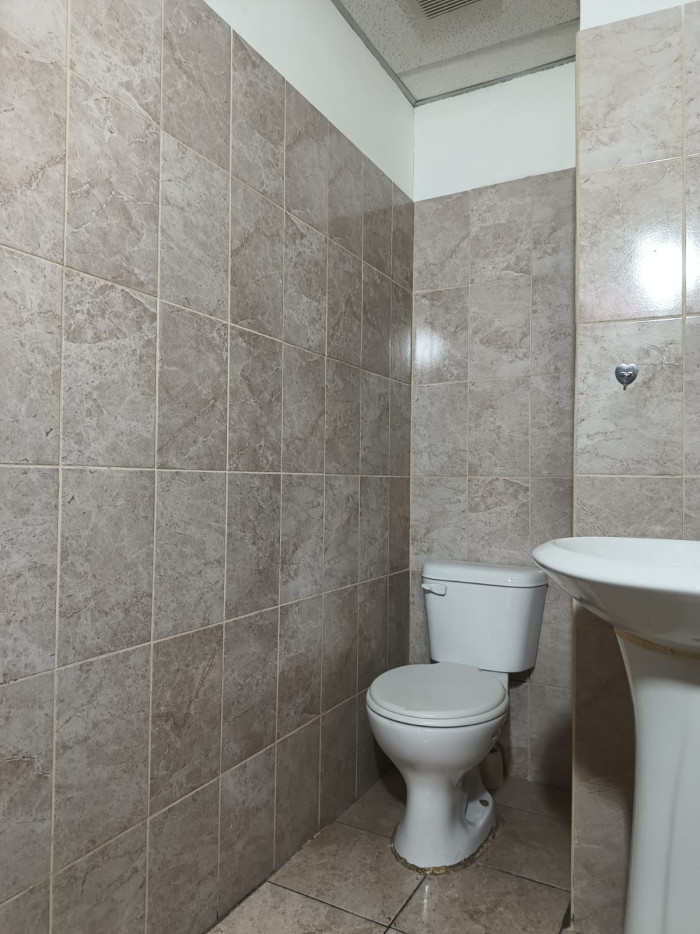 Local Comercial en Renta en Zona 10 - Image 4