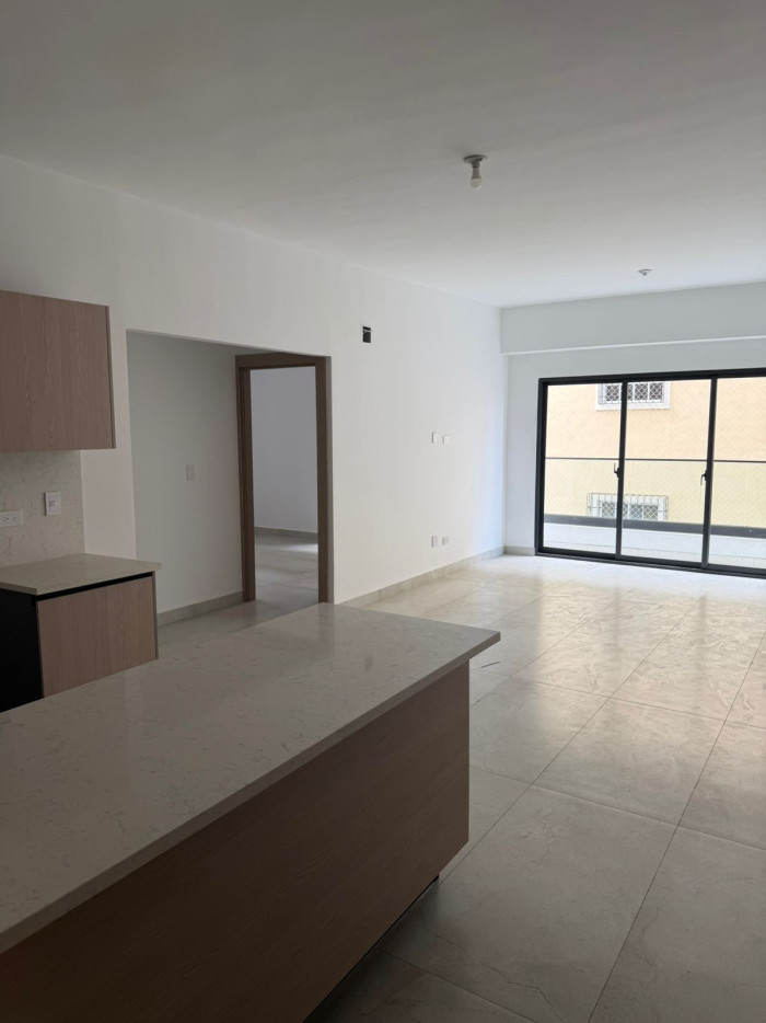 Apartamento en renta Evaristo Morales DN - 3