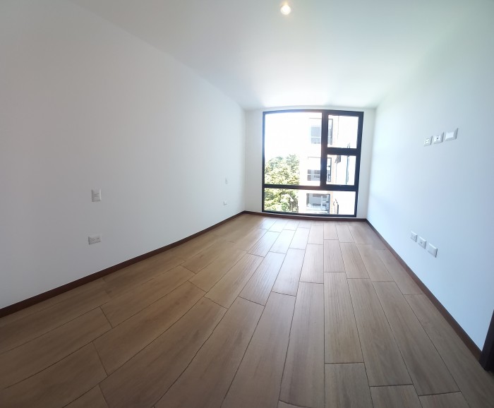 Apartamento en VENTA en décima avenida de la zona 14 - Image 5