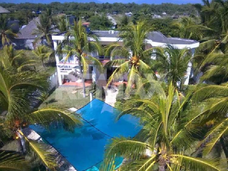CASA FRENTE AL MAR EN VENTA