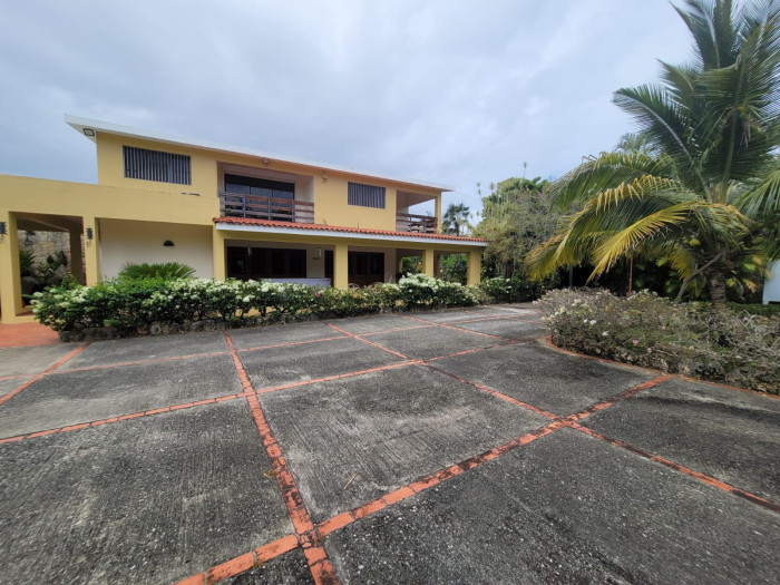 Casa Vacacional en Venta con Piscina en Guayacanes - 2