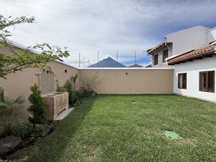 Venta de Casa  Moderna en Condominio San Miguel Dueñas - Miniatura 10
